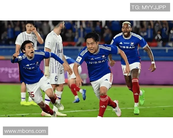 不死鸟与长崎的激烈对决揭示了足球的激情与荣耀之路 不死鸟与长崎的激烈对决揭示了足球的激情与荣耀之路